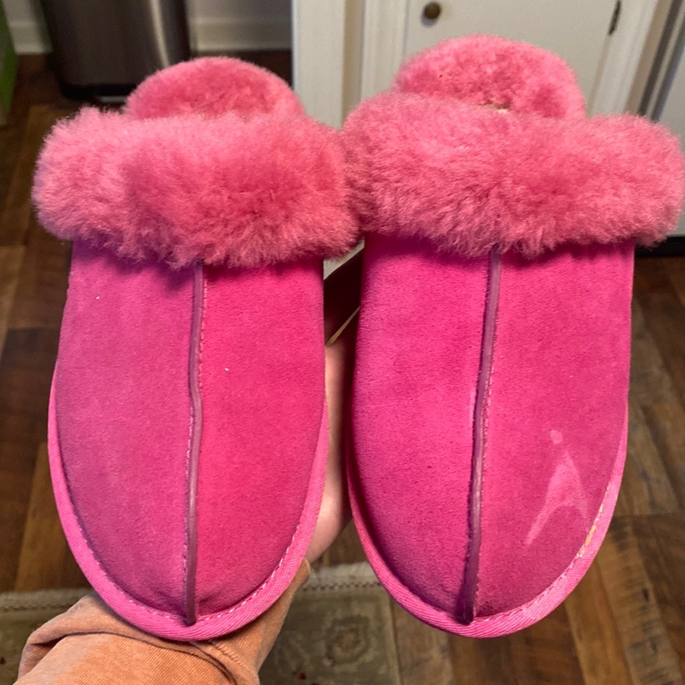 Women’s Ugg Slippers Size 7